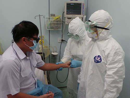 /uploads/news/2015_09/chan-dich-ebola.jpg